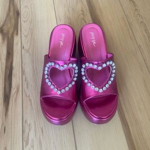 Nasty gal Metallic Diamante Heart Cut Out Wedge
Sandal.